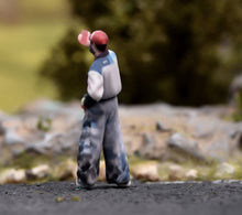 Load image into Gallery viewer, 1:64 Painted Figure Model Miniature Resin Sand Hip Hip Style Couple Man Girl
