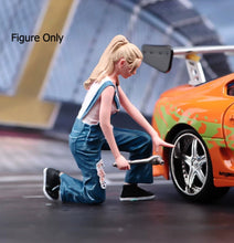 Load image into Gallery viewer, 1:24 Painted Figure Model Miniature Resin Diorama Mechanic Woman Repair Worker
