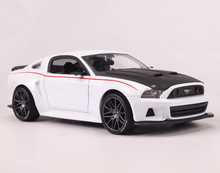 Load image into Gallery viewer, Maisto 1:24 White 2014 Mustang Street Racer Sports Model Diecast Metal Car New Collection
