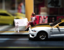 Load image into Gallery viewer, 1:64 Painted Figure Model Miniature Resin Diorama Toy Sand Pretty Girl Camera
