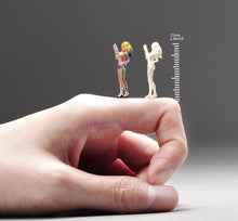 Load image into Gallery viewer, 1:64 Painted Unpainted Figure Model Miniature Resin Diorama Sand Female Clown New
