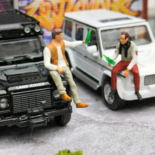 Load image into Gallery viewer, 1:64 Painted Figure Mini Model Miniature Resin Diorama Cheers Chat Drinking Man
