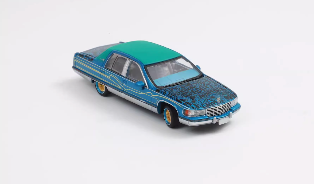 GOC 1:64 Blue CTE Fleetwood American Classic Model Diecast Metal Car New Collection