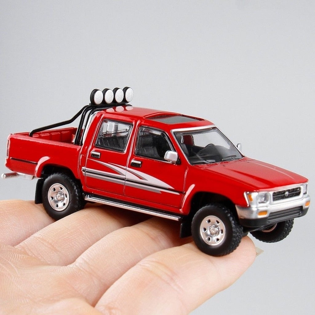 Masdi 1:64 Red 1994 Hilux LN107 Cab Pickup Truck Model Diecast Metal Car New Collection