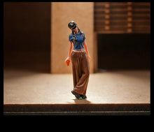 Load image into Gallery viewer, 1:64 Painted Figure Model Miniature Resin Diorama Toy Sand Stand Posting Girl
