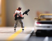 Load image into Gallery viewer, 1:64 Painted Figure Model Miniature Resin Diorama Sand Shooter Man With Kid Toy
