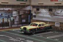 Load image into Gallery viewer, Sunstar 1:64 Christmas 1979 Lincoln Continental Town Model Diecast Metal Car
