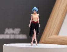 Load image into Gallery viewer, 1:64 Painted Figure Model Miniature Resin Diorama Toy Sand Sexy Girl Lady Beauty

