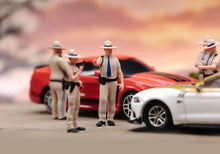 Load image into Gallery viewer, 1:64 Painted Figure Model Miniature Resin Diorama Sand American Patrol Policeman
