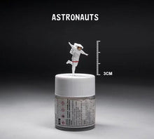 Load image into Gallery viewer, 1:64 Painted Figure Mini Model Miniature Car Scenes Resin Astronaut Cosmonaut
