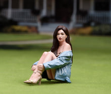 Load image into Gallery viewer, 1:24 Painted Figure Model Miniature Resin Diorama Sitting Sexy Woman Beauty Girl
