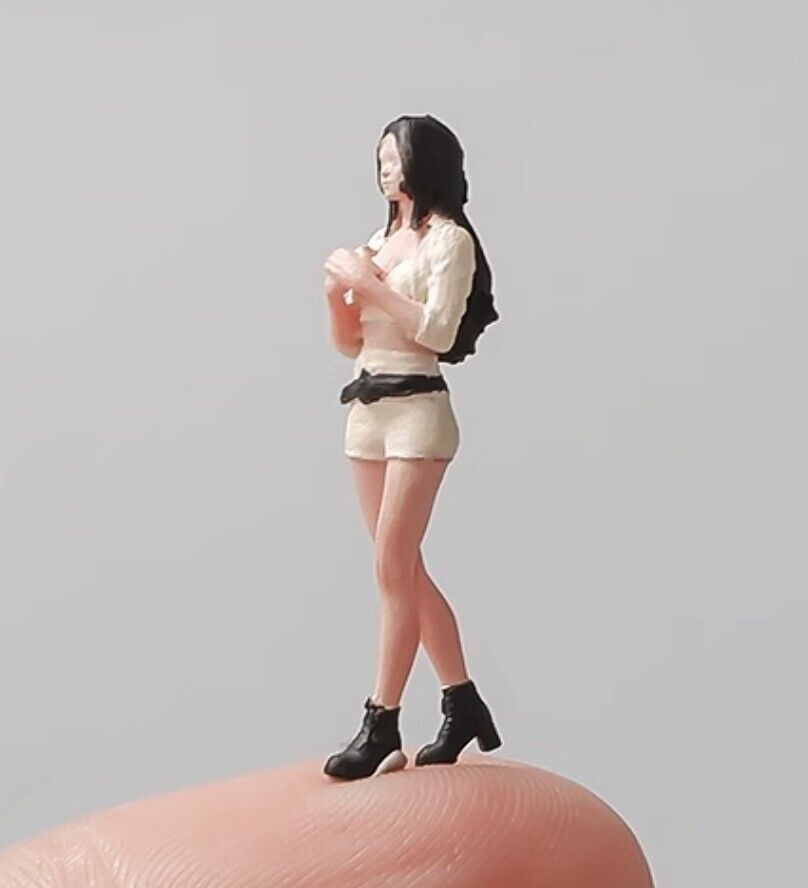 1:64 Painted Figure Mini Model Miniature Resin Diorama Sand Hot Girl Long Hair New