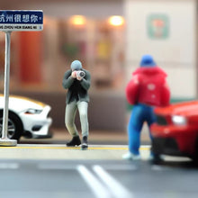 Load image into Gallery viewer, 1:24 Painted Figure Model Miniature Resin Diorama Sand Photographer Man Stand
