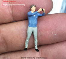 Load image into Gallery viewer, 1:64 Painted Figure Mini Model Miniature Resin Diorama Shooting Star Camera Man
