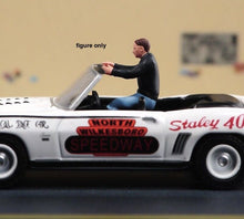 Load image into Gallery viewer, 1:64 Painted Unpainted Figure Model Miniature Resin Diorama Sand Toy Drving Man
