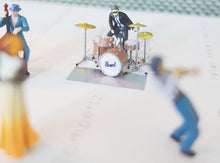 Load image into Gallery viewer, 1:64 Painted Figure Model Miniature Resin Diorama Sand Jazz Band Music Singer
