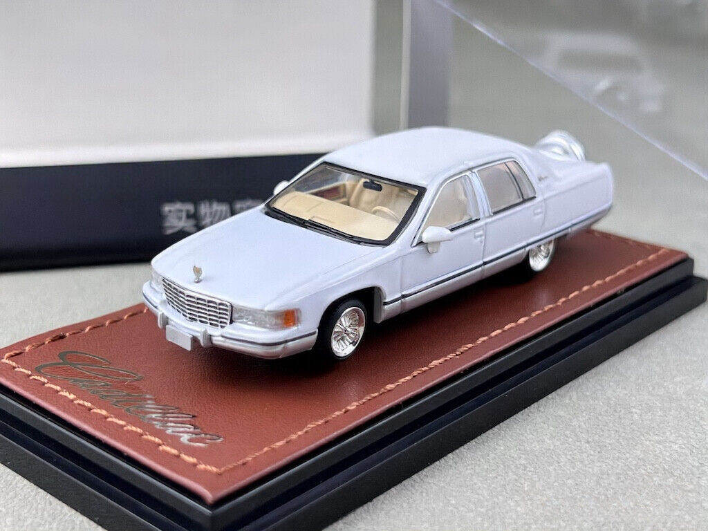 GOC 1:64 White Fleetwood American Classic Vintage Model Diecast Metal Car New Collection