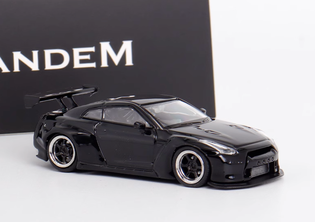 1:64 Flame Black JDM GTR R35 Pandem Sports Model Diecast Metal Car New Collection
