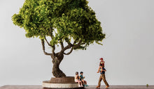 Load image into Gallery viewer, 1:64 Painted Figure Model Miniature Resin Diorama Scene Big Tree Street People
