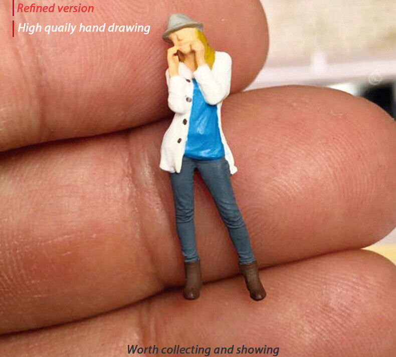 1:64 Painted Figure Mini Model Miniature Resin Diorama Caual Office Lady Hat Toy