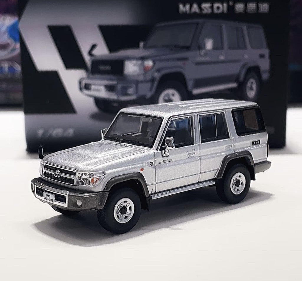 Masdi 1:64 1994 Land Cruiser LC76 ORV SUV Sports Model Diecast Metal Car New Collection