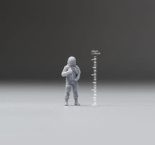 Load image into Gallery viewer, 1:64 Painted Unpainted Figure Model Miniature Resin Diorama Space Suit Astronaut New
