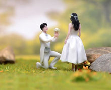 Load image into Gallery viewer, 1:64 Painted Figure Model Miniature Resin Diorama Sand Proposal Couple Wedding
