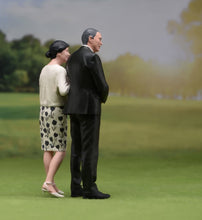 Load image into Gallery viewer, 1:24 Painted Figure Model Miniature Resin Diorama Sand Aged Couple Husband Wife
