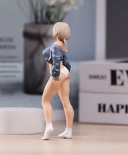 Load image into Gallery viewer, 1:24 Painted Figure Model Miniature Resin Diorama Blond Short Hair Lady Woman
