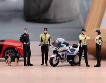 Load image into Gallery viewer, 1:24 Painted Figure Model Miniature Resin Diorama  Sand Policeman Police Set
