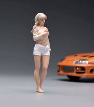 Load image into Gallery viewer, 1:24 Painted Figure Model Miniature Resin Diorama Fashion Short Brown Hair Woman
