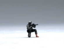 Load image into Gallery viewer, 1:64 Painted Figure Model Miniature Resin Diorama Toy Sand Commando Soldiers
