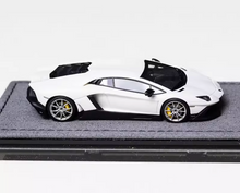 Load image into Gallery viewer, Halo 1:64 White Aventador LP720-4 Sports Model Diecast Resin Car New Collection

