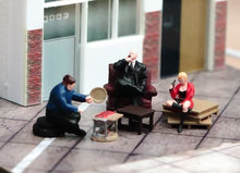 Load image into Gallery viewer, 1:64 Painted Figure Model Miniature Resin Diorama Sand Barbecue Set Drinking Toy
