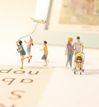 Load image into Gallery viewer, 1:64 Painted Figure Model Miniature Resin Diorama Outdoor Family Day Kiteflying
