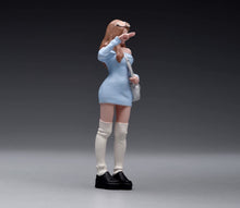 Load image into Gallery viewer, 1:24 Painted Figure Model Miniature Resin Diorama Pink Blue Dress Girl Pretty
