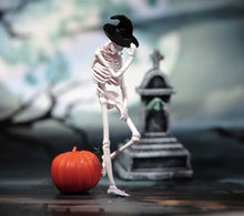 Load image into Gallery viewer, 1:64 Painted Figure Model Miniature Resin Diorama Toy Sand  White Skull Hat
