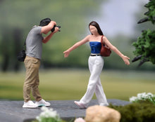 Load image into Gallery viewer, 1:64 Painted Figure Model Miniature Resin Diorama Toy Sand Taking Photo Couple
