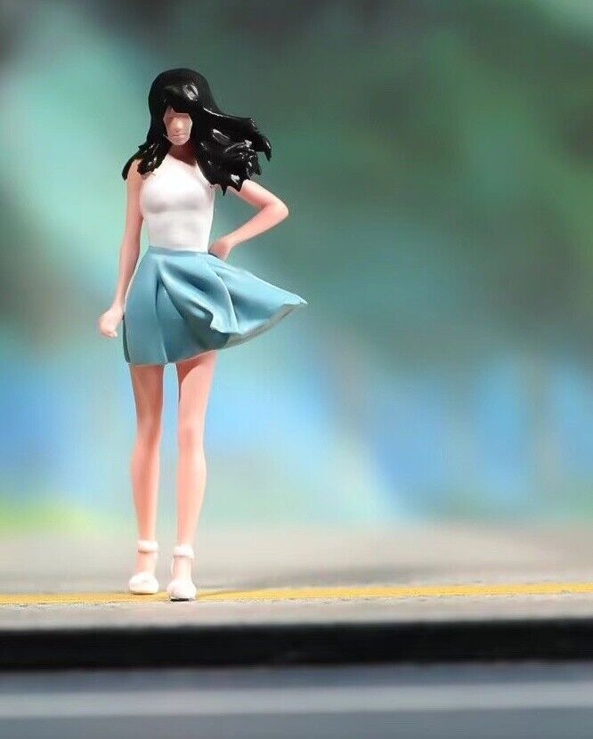 1:64 Painted Figure Model Miniature Resin Diorama Sand Windward ﻿Standing Girl Collection
