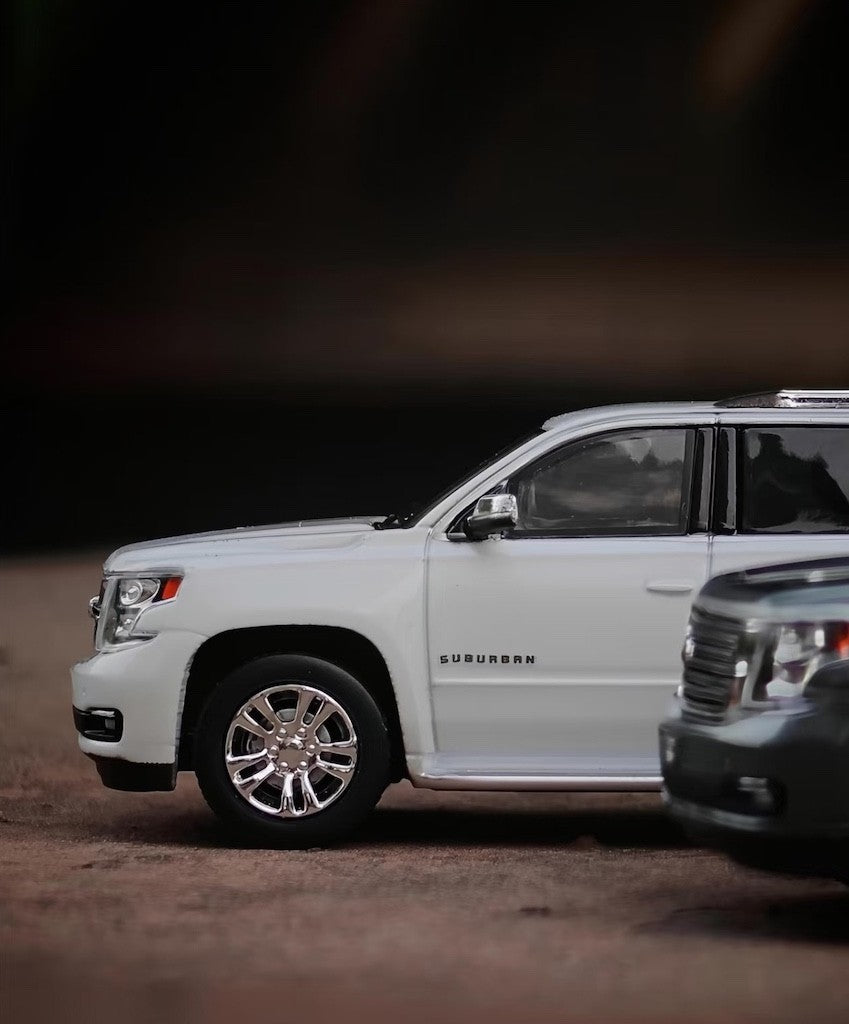 Modellino GOC 1:64 Chevrolet Suburban 2015 Bianco - Auto In Metallo Pressofuso SUV