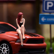 Load image into Gallery viewer, 1:24 Painted Figure Model Miniature Resin Diorama  Sand Sexy Charming Lady
