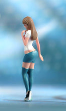 Load image into Gallery viewer, 1:64 Painted Unpainted Figure Model Miniature Resin Diorama Ripped Jeans Girl New
