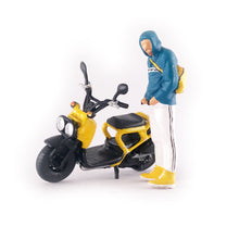 Load image into Gallery viewer, 1:64 Painted Figure Mini Model Miniature Resin Diorama Vintage Motocycle Man YL
