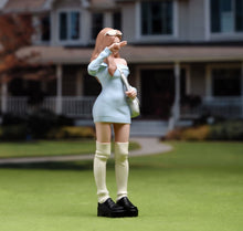 Load image into Gallery viewer, 1:24 Painted Figure Model Miniature Resin Diorama Pink Blue Dress Girl Pretty
