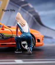 Load image into Gallery viewer, 1:24 Painted Figure Model Miniature Resin Diorama Mechanic Woman Repair Worker
