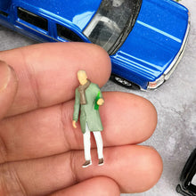 Load image into Gallery viewer, 1:64 Painted Figure Mini Model Miniature Resin Diorama Cheers Chat Drinking Man
