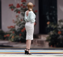 Load image into Gallery viewer, 1:24 Painted Figure Model Miniature Resin Diorama Charming Woman Lady Elegant
