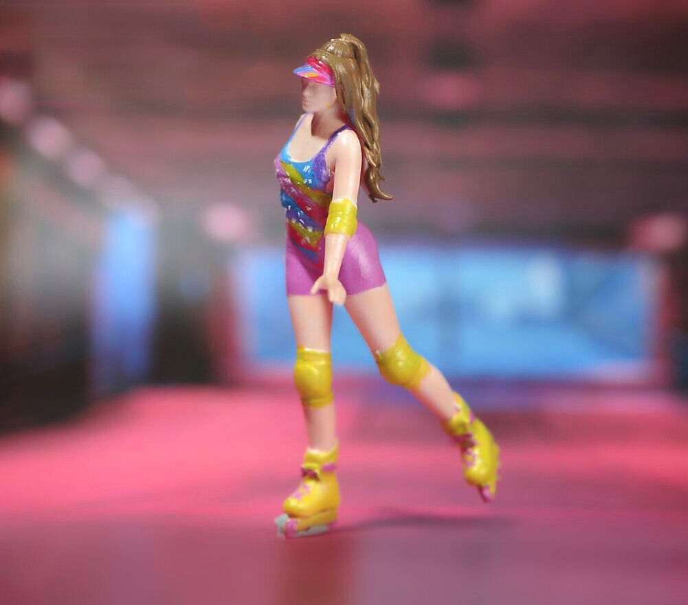 1:64 Painted Figure Model Miniature Resin Diorama Sand Toy Roller Skating Girl New