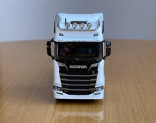 Load image into Gallery viewer, Masdi 1:64 White Scania 770s Truck Tractor Sports Model Diecast Metal Car New Collection

