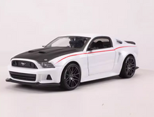 Load image into Gallery viewer, Maisto 1:24 White 2014 Mustang Street Racer Sports Model Diecast Metal Car New Collection
